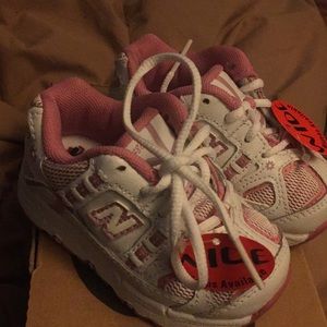 LITTLE GIRLS NEW BALANCES